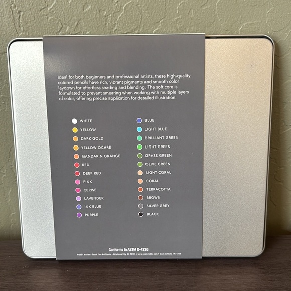 24‎ Colored Pencils in Case NWT - Picture 3 of 5